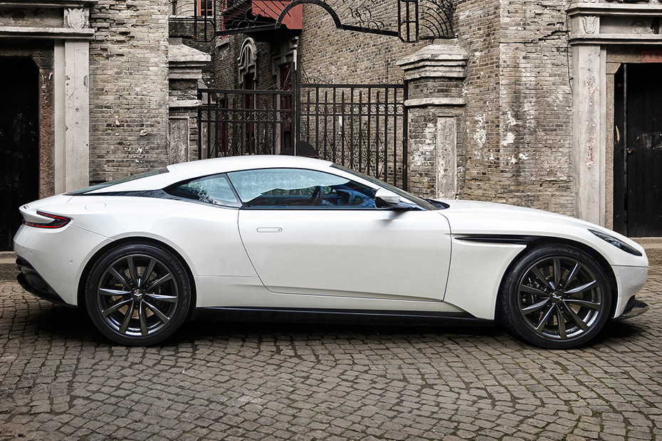 DB11 V8