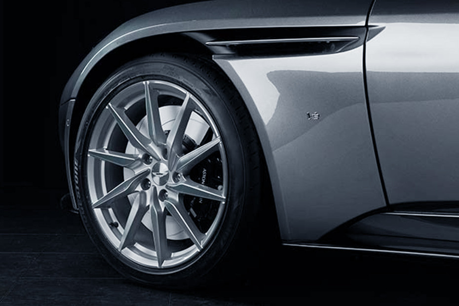 DB11 V8