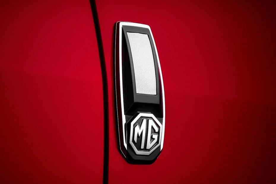 MG Hector Hybrid Sharp M