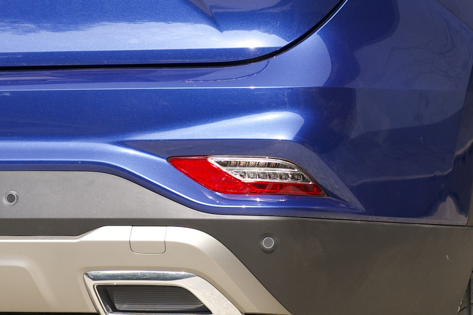 MG Hector Plus Sharp Hybrid M