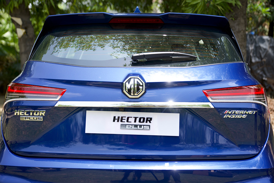 MG Hector Plus Sharp Hybrid M
