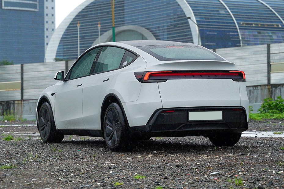 Recently LaunchedModel Y L Premium AWD