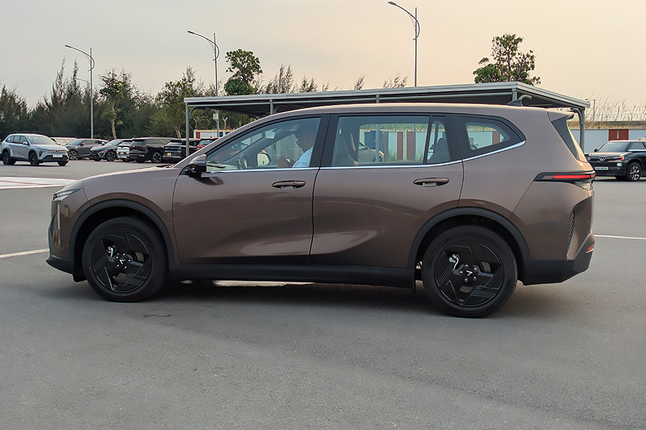 VF MPV 7 Electric